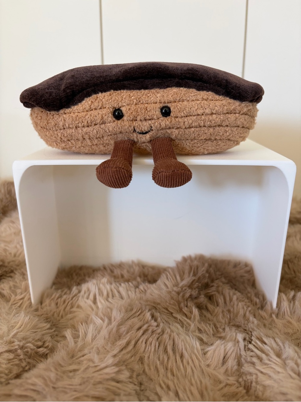Jellycat Amuseables Étienne Éclair - retired